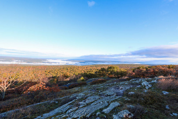 The view of High Point State Park, NJ, Sussex County, crisp fall morning. - Fotoğraf, Görsel