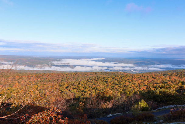 The view of High Point State Park, NJ, Sussex County, crisp fall morning. - Foto, imagen
