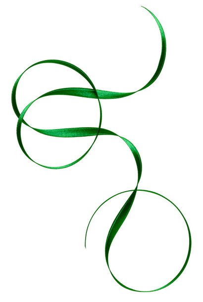 Fényes szatén szalag zöld színű elszigetelt fehér background. Szalag kép dekoráció design. - Fotó, kép