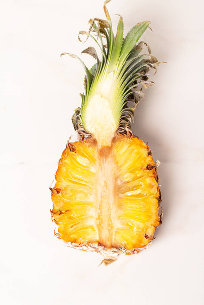 abacaxi em um fundo branco close-up - Foto, Imagem