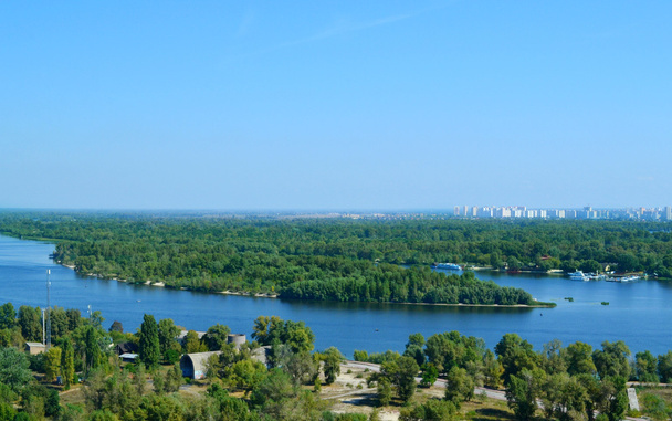 gyönyörű kilátás nyílik a Kijev folyó dnipro és trukhaniv island - Fotó, kép