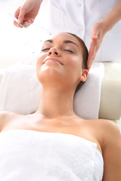 Head massager.  Head massage - Fotoğraf, Görsel