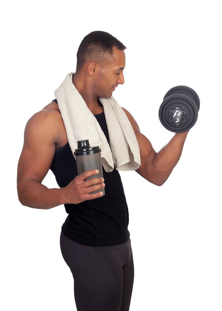 protein içme dumbbells ile güçlü bir latin Amerikalı adam   - Fotoğraf, Görsel