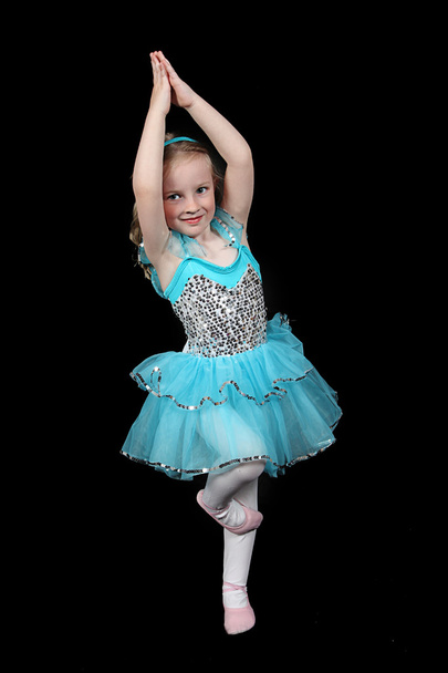 Petite fille pratiquant le ballet
 - Photo, image