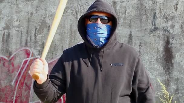 Mann mit Baseballschläger - Filmmaterial, Video