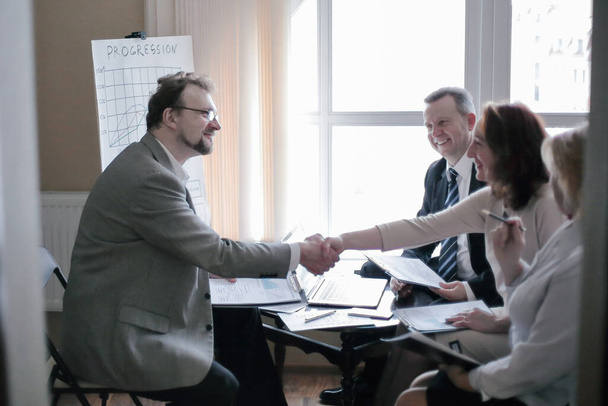 handshake business women and business men near the desktop - Valokuva, kuva