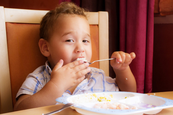 Los niños comen
. - Foto, Imagen