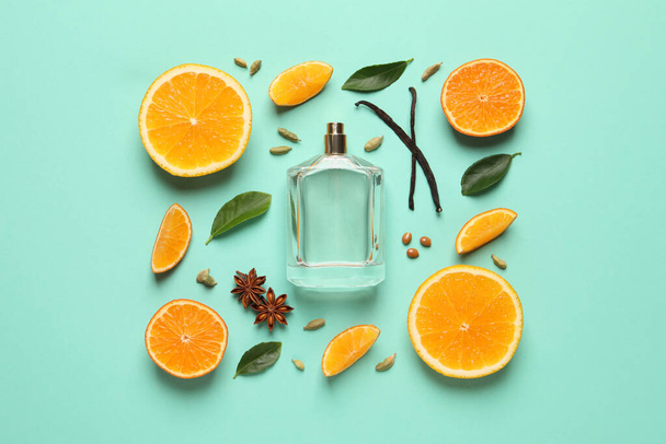 Flat lay composition with bottle of perfume and fresh citrus fruits on turquoise background - Foto, Imagem