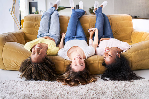Friendship Woman Happy Smiling at Sofa. Young People Having Fun Together at Home. - Foto, Imagem