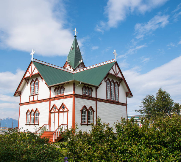 Iglesia de la ciudad de Husavik en el norte de Islandia - Foto, Imagen