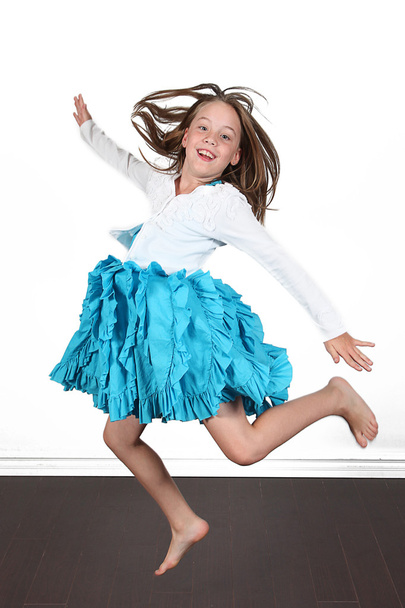 Beautiful young girl jumping - Foto, Imagen