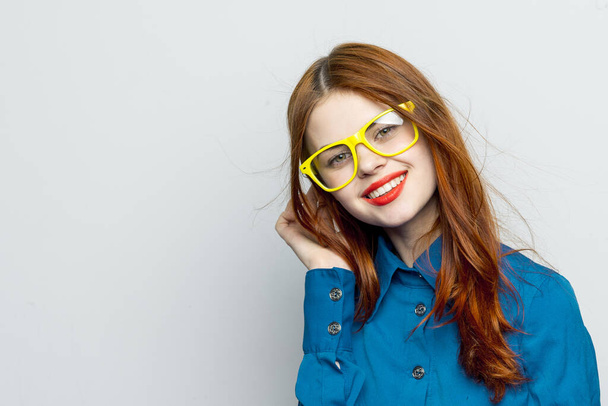 Business woman in blue shirt wearing yellow glasses emotions - Foto, immagini