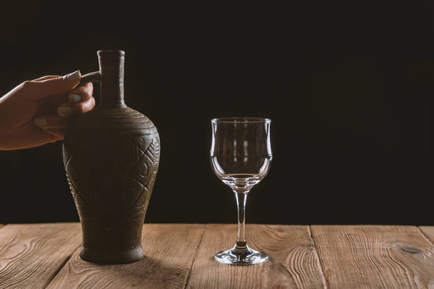 jug with wine and a glass on a wooden table - Foto, immagini