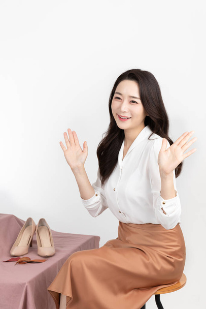 Asian Korean woman shopping host, live commerce sale show concept - 写真・画像