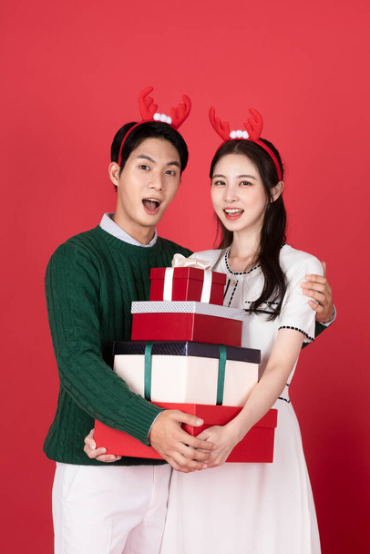 Asian Korean couple in winter fashion with rudolph hairband, Christmas shopping event concept - Fotografie, Obrázek
