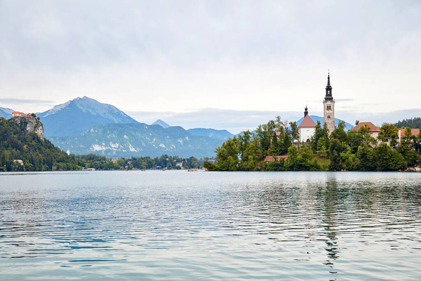 Λίμνη Bled, δημοφιλής τουριστικός προορισμός στη Σλοβενία, Ευρώπη. - Φωτογραφία, εικόνα