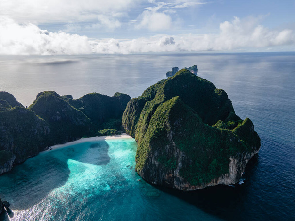 Maya Bay Koh Phi Phi Thailand, Turquoise clear water Thailand Koh Pi Pi,Scenic aerial view of Koh Phi Phi Island in Thailand - Photo, Image