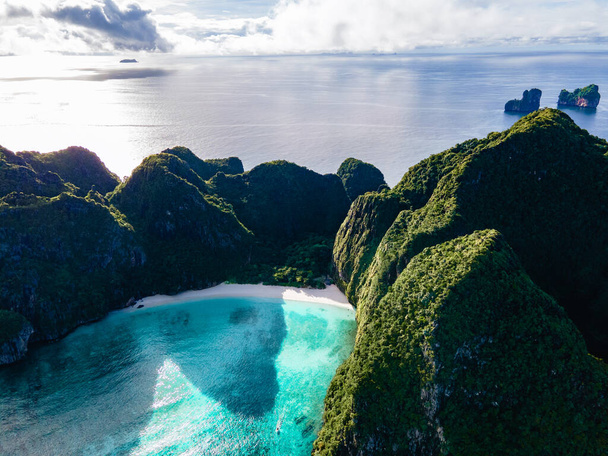 Maya Bay Koh Phi Phi Thailand, Turquoise clear water Thailand Koh Pi Pi,Scenic aerial view of Koh Phi Phi Island in Thailand - Photo, Image