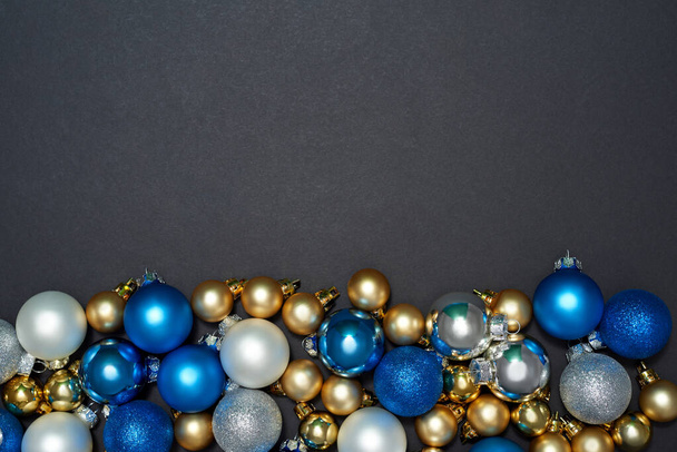 Top view of set of variety christmas balls - Foto, afbeelding