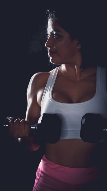 A beautiful Hispanic female in the gym - Fotografie, Obrázek