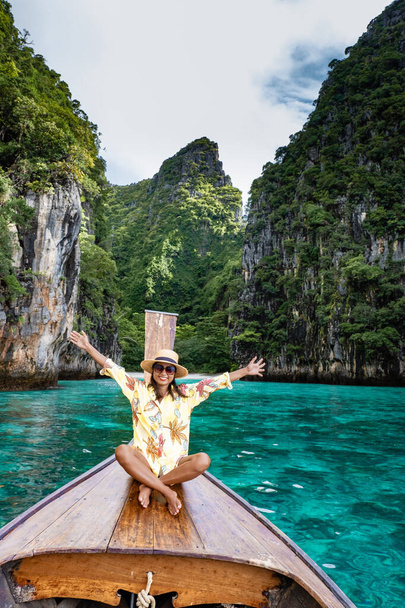 Maya Bay Koh Phi Phi Thailand, Turquoise clear water Thailand Koh Pi Pi, Γραφική εναέρια άποψη του νησιού Koh Phi Phi στην Ταϊλάνδη - Φωτογραφία, εικόνα