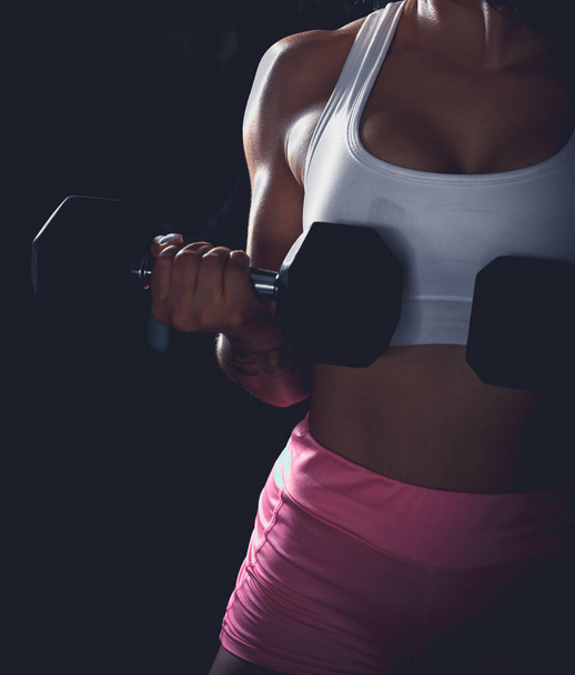 A beautiful Hispanic female in the gym - Foto, Imagem