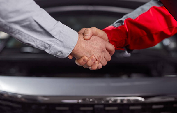 Customer and car mechanic shaking hands - Photo, Image