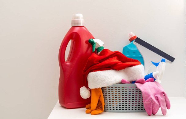 Cleaning before Christmas. Multicolored cleaning supplies. Sponges, rags and spray with festive decorations at home - Foto, Imagen