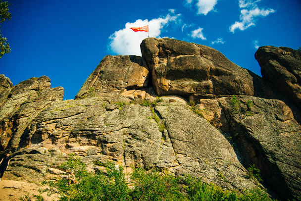 Kamień Takmak. Krasnojarsk Filary Rezerwat przyrody jest jednym z unikalnych miejsc w Rosji. Wysokiej jakości zdjęcie - Zdjęcie, obraz