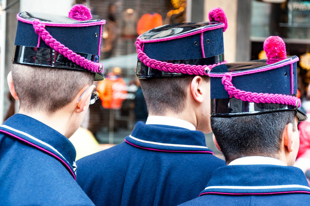 Les cadets de l'école militaire Teulie profitent d'une journée de congé à Milan. - Photo, image