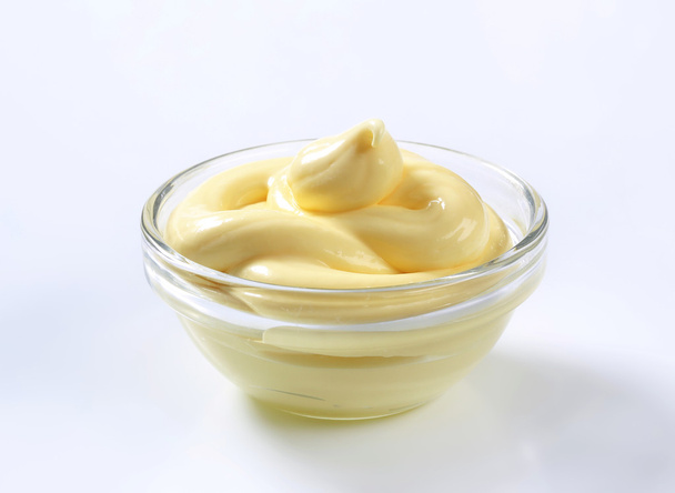 Cuenco de aderezo de ensalada de mayonesa
 - Foto, imagen