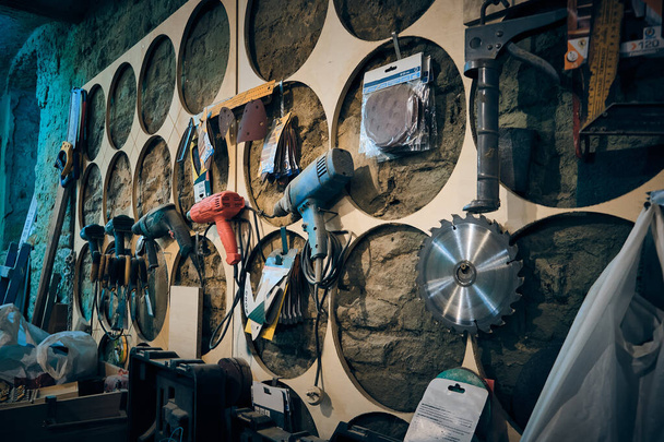 Carpentry instruments hang on wall - Foto, Imagen