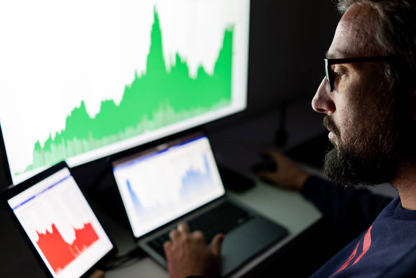 Crypto trader investor analyst looking at computer screen analyzing financial graph data on pc - Foto, Imagem