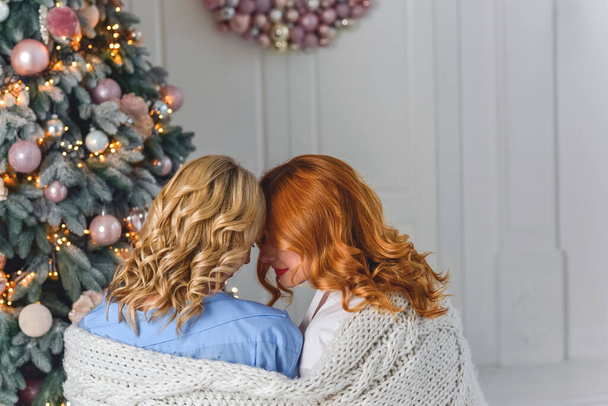 Mujeres en Navidad, concepto de amistad y relación - Foto, imagen