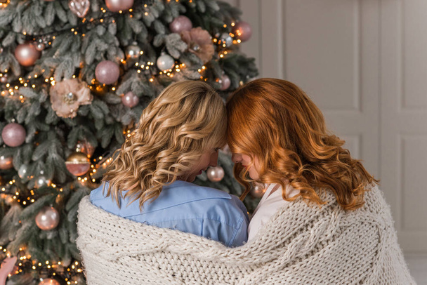 Mujeres en Navidad, concepto de amistad y relación - Foto, imagen