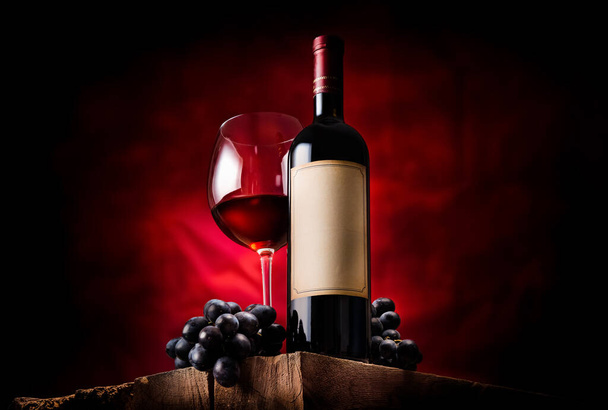 Víno v tmavých barvách - Fotografie, Obrázek