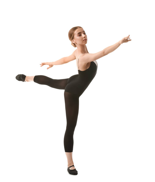 Krásná mladá žena dělá gymnastiku na bílém pozadí - Fotografie, Obrázek