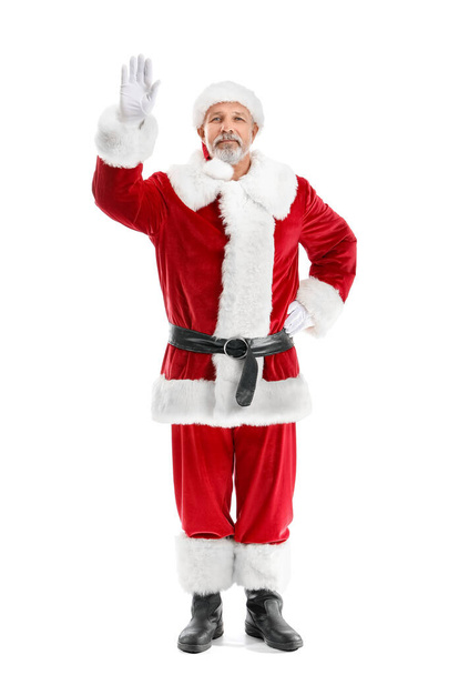 Weihnachtsmann winkt mit der Hand auf weißem Hintergrund - Foto, Bild