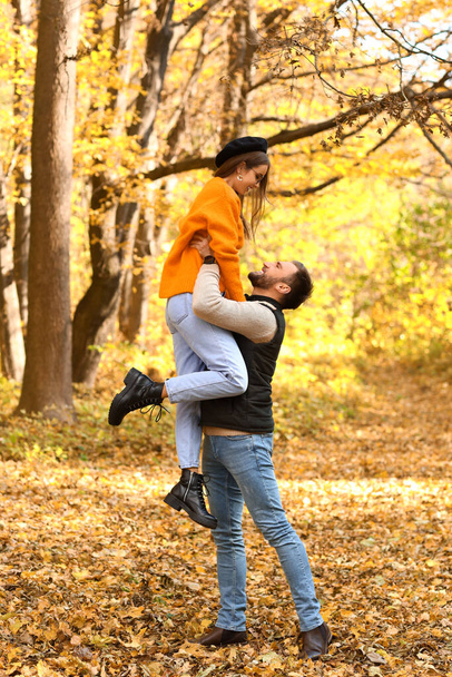 Young loving couple having fun in autumn park - Fotoğraf, Görsel