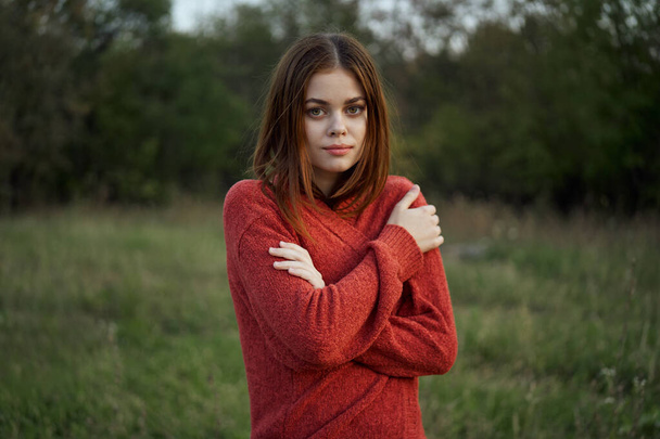 woman red sweater cool air nature romance - Foto, immagini