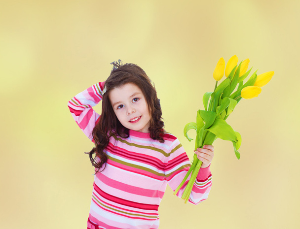 Charming little girl a bouquet - Fotoğraf, Görsel