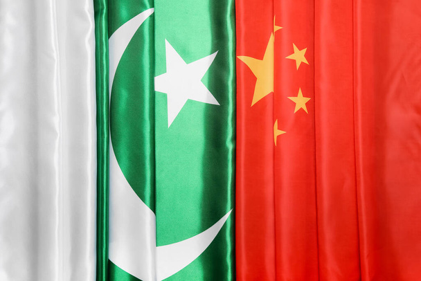 Drapeaux de Chine et du Pakistan comme toile de fond - Photo, image