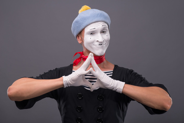 Portrait of male mime with grey hat and white face grimacing wit - Foto, immagini