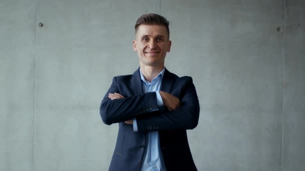 Successful career concept. Confident middle aged business man smiling to camera, posing with folded arms - Footage, Video