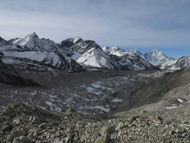 Ghiacciaio Khumbu visto da di Gorak Shep. - Foto, immagini