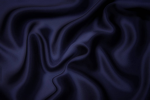 Close-up textuur van natuurlijke blauwe stof of doek in dezelfde kleur. Stofstructuur van natuurlijk katoen, zijde of wol, of linnen textiel. Blauw doek achtergrond. - Foto, afbeelding