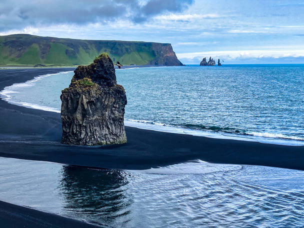 view to the beach with dark sand and the rock formation of the Reynisfjara, Iceland - Fotografie, Obrázek