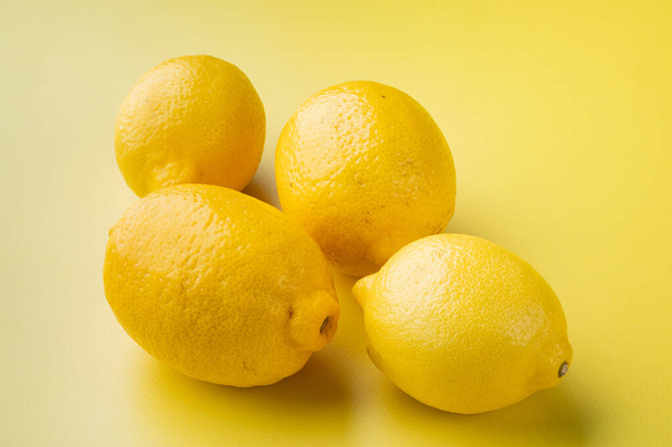 Fresh ripe lemons set, on yellow textured summer background - Valokuva, kuva