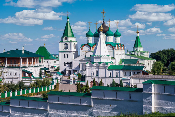 Вознесенский Печерский монастырь в Нижнем Новгороде. - Фото, изображение
