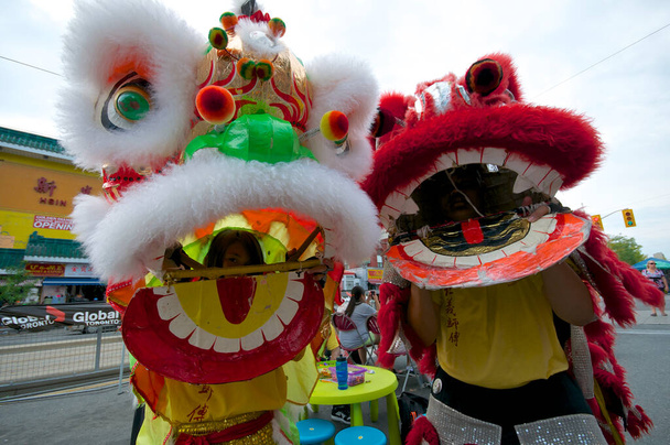 Lion Dance Performances Στην πόλη της Κίνας στο κινεζικό Φεστιβάλ Πολιτισμού. - Φωτογραφία, εικόνα